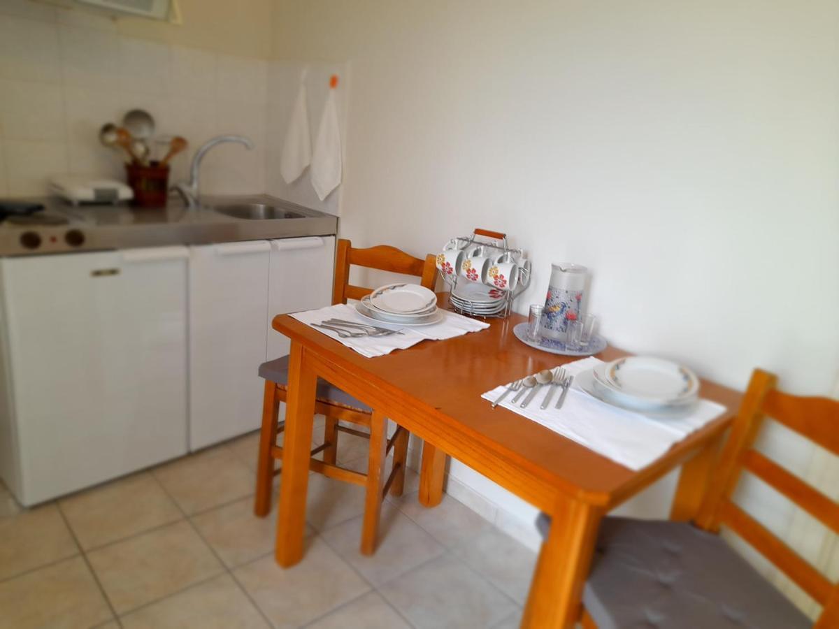 Irinis Apartment in Kalamata Bagian luar foto
