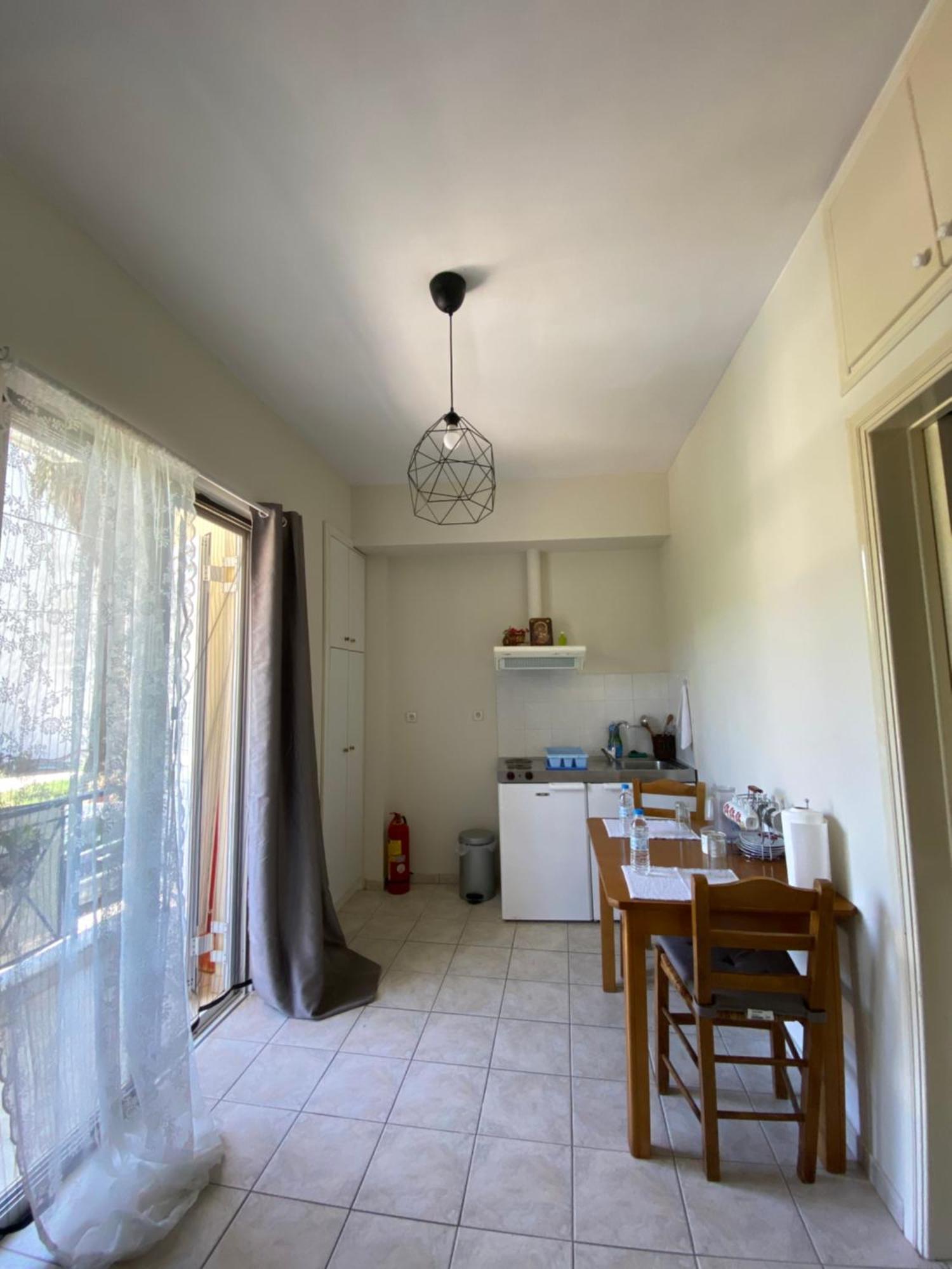 Irinis Apartment in Kalamata Bagian luar foto