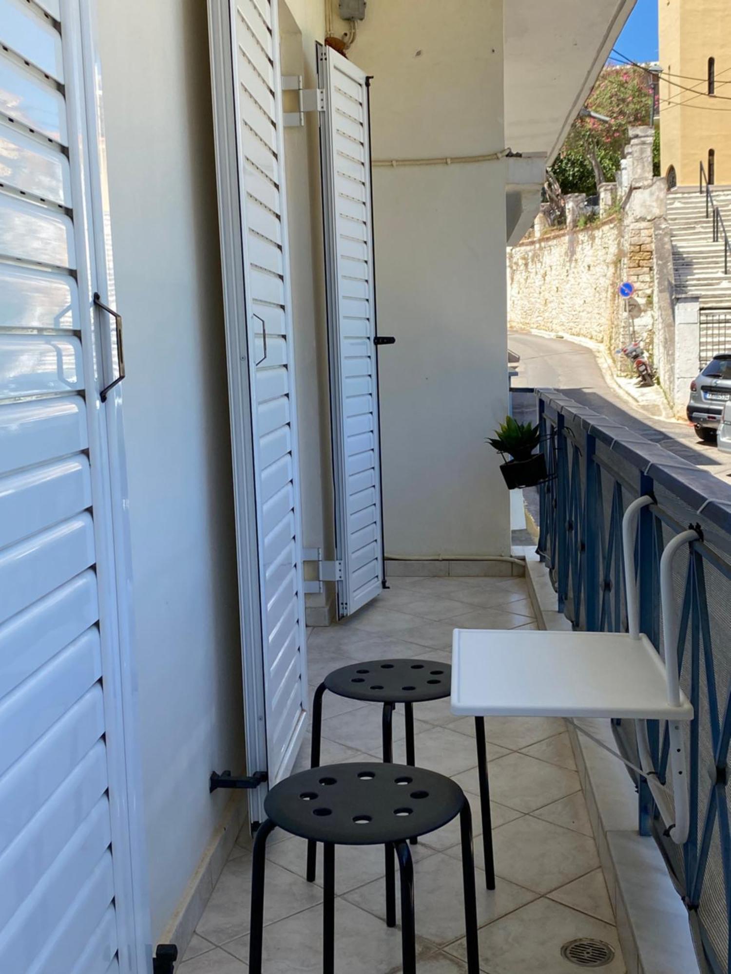 Irinis Apartment in Kalamata Bagian luar foto
